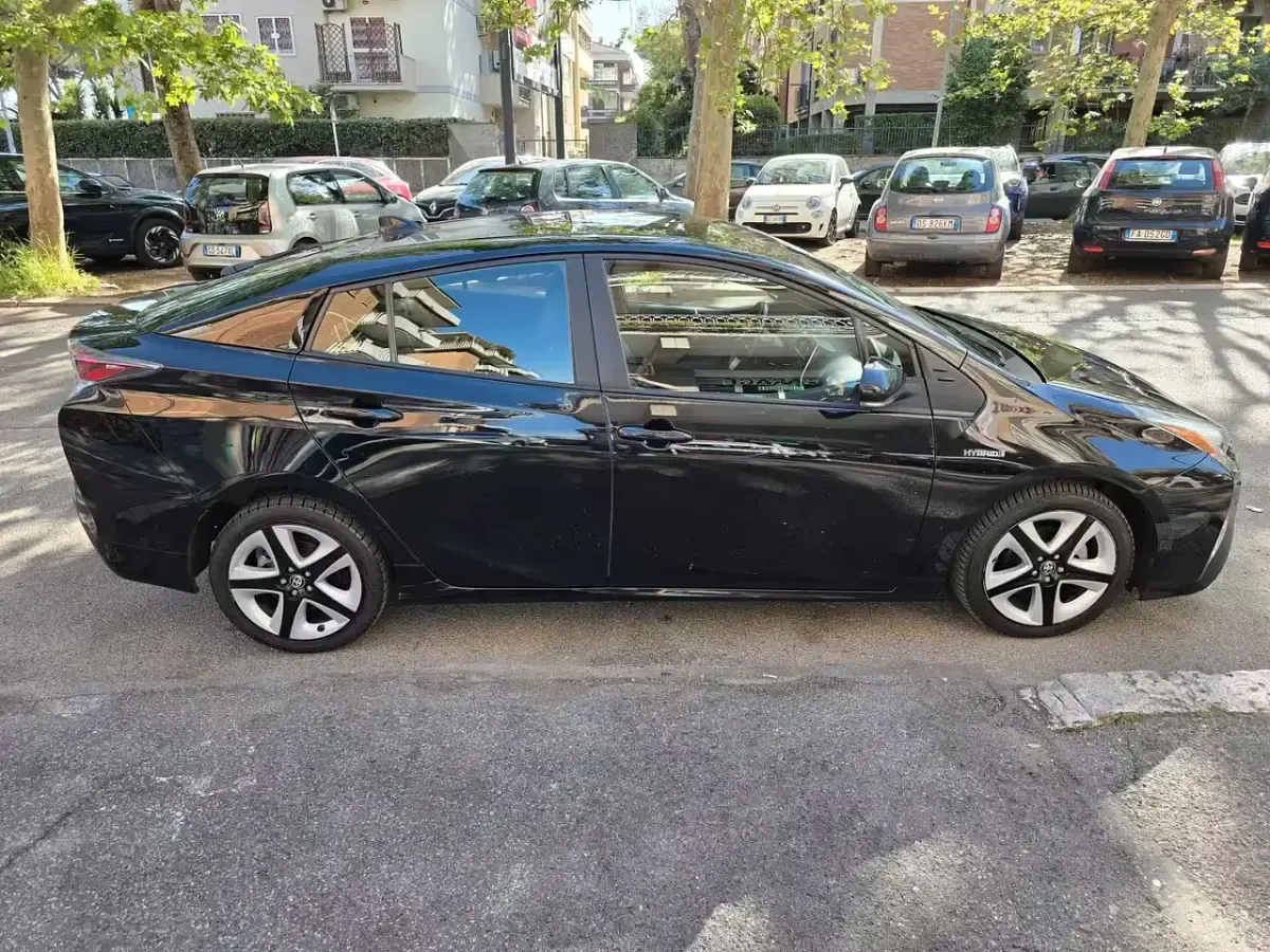 Usata Toyota Prius Style 97 CV (71 kW) 2018 Nero Utilitaria