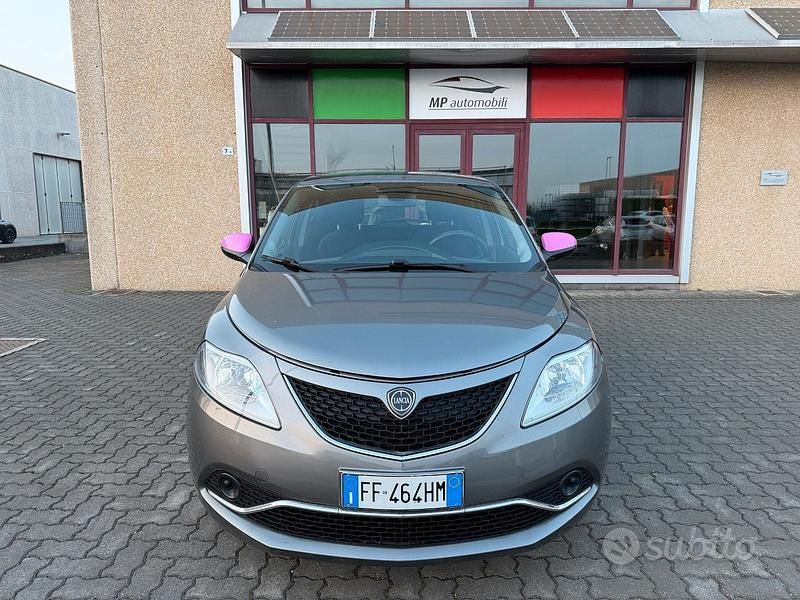 Usata Lancia Ypsilon 69 CV (50 kW) 2016 Grigio Utilitaria