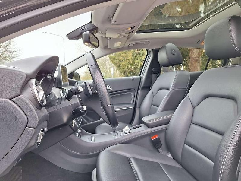 Usata Mercedes GLA200 136 CV (100 kW) 2016 Nero SUV