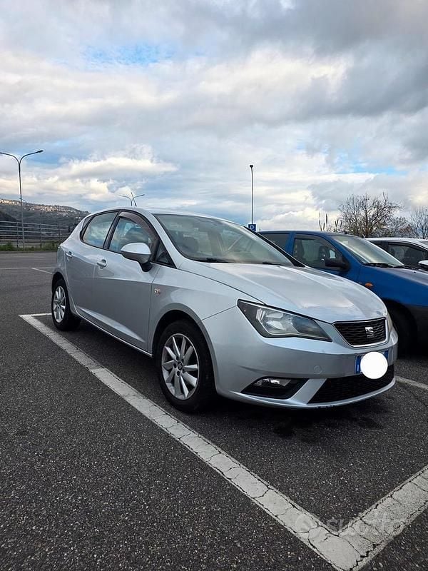 Grigio Usata 2015 Seat Ibiza Tre volumi | 4000 € (Super prezzo) - Immagine 1/4