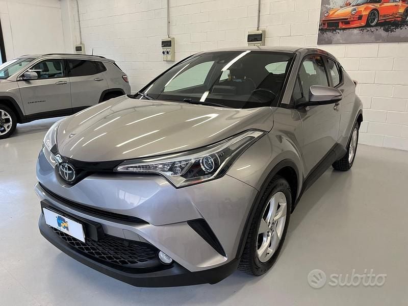 Usata Toyota C-HR Active 116 CV (85 kW) 2018 Grigio SUV