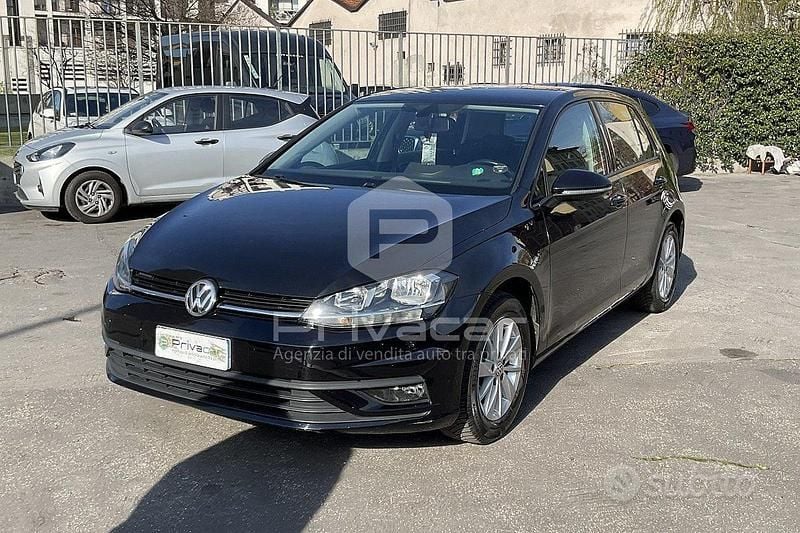 Usata VW Golf VII Trendline 110 CV (80 kW) 2018 Nero Utilitaria