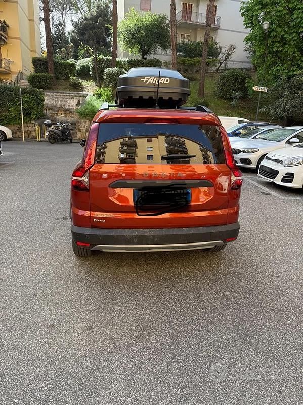 Usata Dacia Jogger 101 CV (74 kW) 2022 Rosso Monovolume