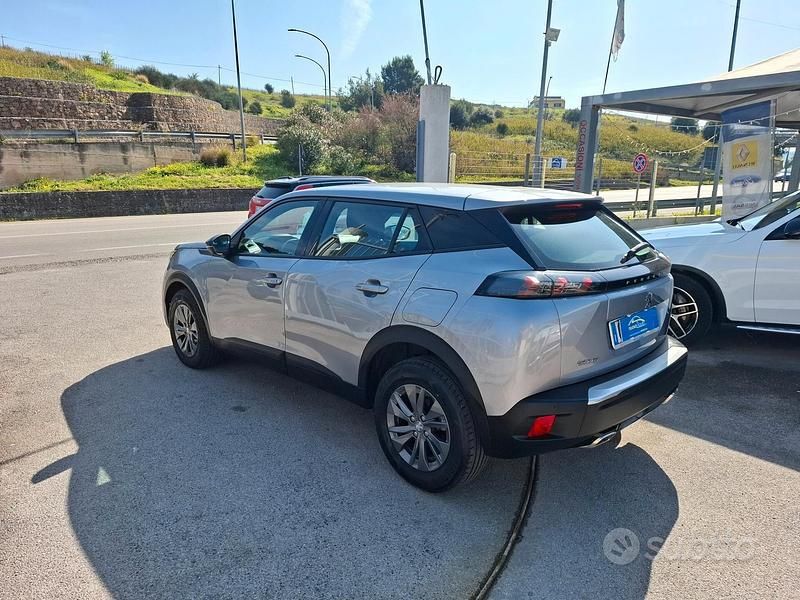 Używany Peugeot 2008 131 KM (96 kW) 2023 Szary SUV