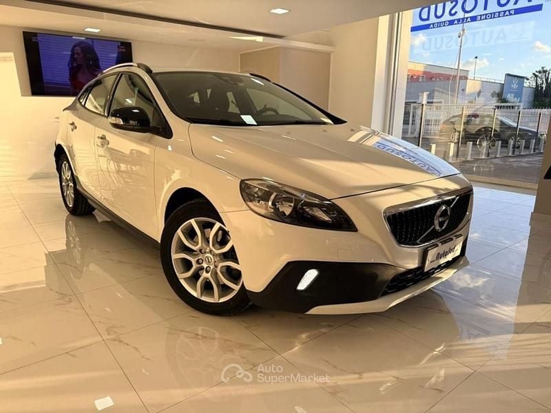 Usata Volvo V40 CC 120 CV (88 kW) 2018 Bianco Station wagon