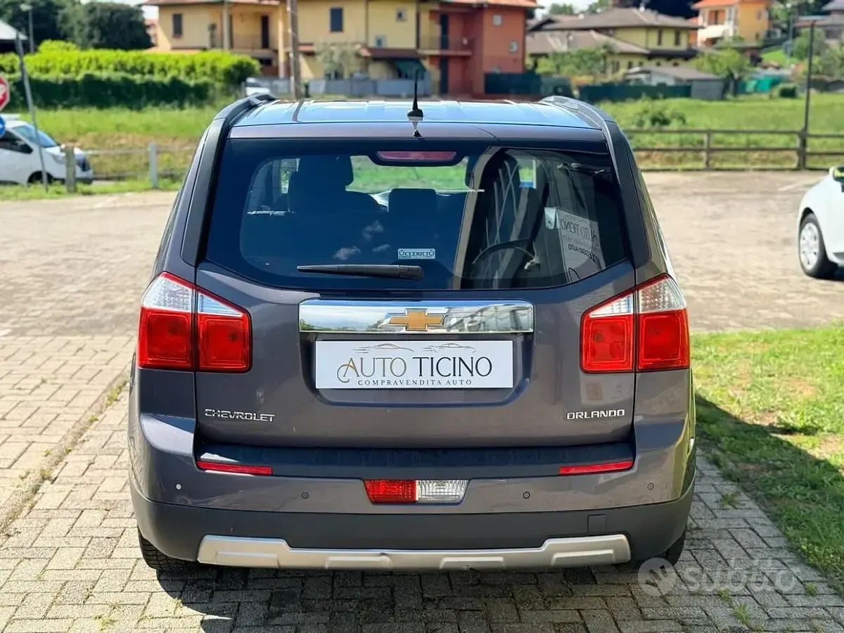 Usata Chevrolet Orlando LT 141 CV (103 kW) 2011 Marrone Monovolume