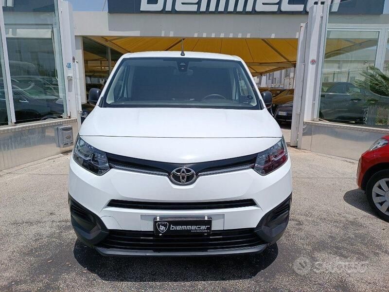 Usata Toyota Proace City Active 102 CV (75 kW) 2022 Bianco Monovolume