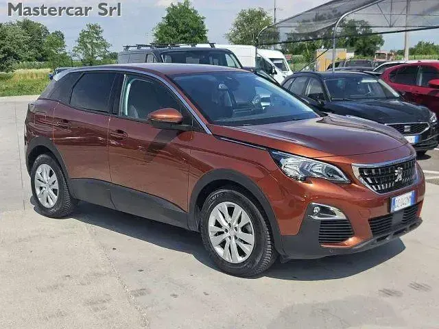 Usata Peugeot 3008 Business-Line 131 CV (96 kW) 2020 Marrone SUV