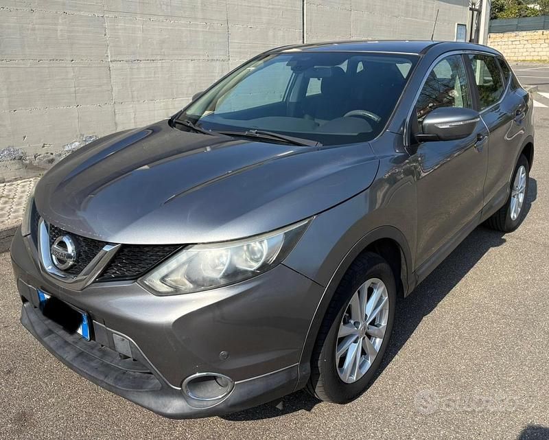 Usata Nissan Qashqai Acenta 115 CV (84 kW) 2015 Grigio SUV