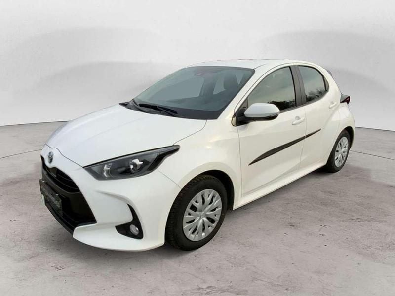 Bianco Usata 2022 Toyota Yaris Hybrid Active Tre volumi | 17.500 € (Buon prezzo) - Immagine 1/4