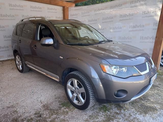 Usata Mitsubishi Outlander Instyle 156 CV (114 kW) 2009 Grigio scuro SUV