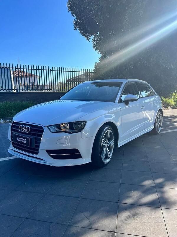 Bianco Usata 2014 Audi A3 Attraction Tre volumi | 13.500 € (Molto cara) - Immagine 1/4