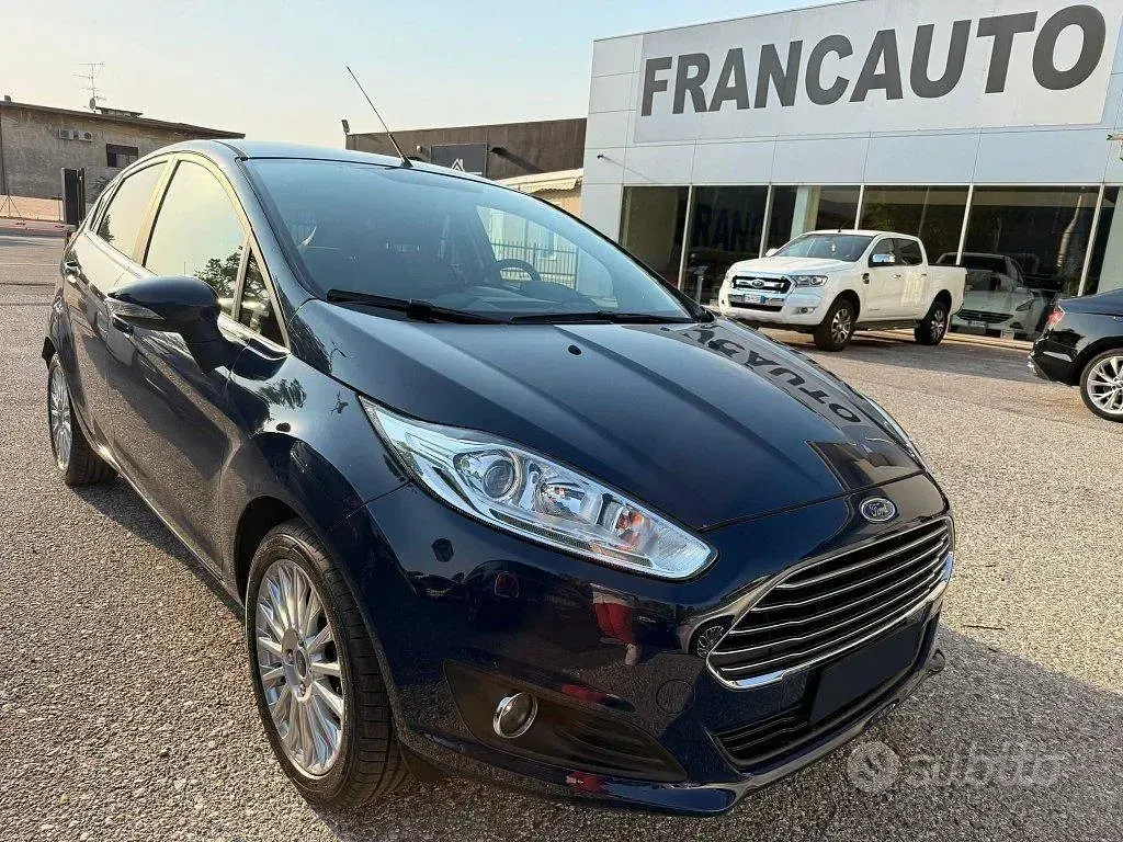 Usata Ford Fiesta Titanium 101 CV (74 kW) 2014 Blu Utilitaria