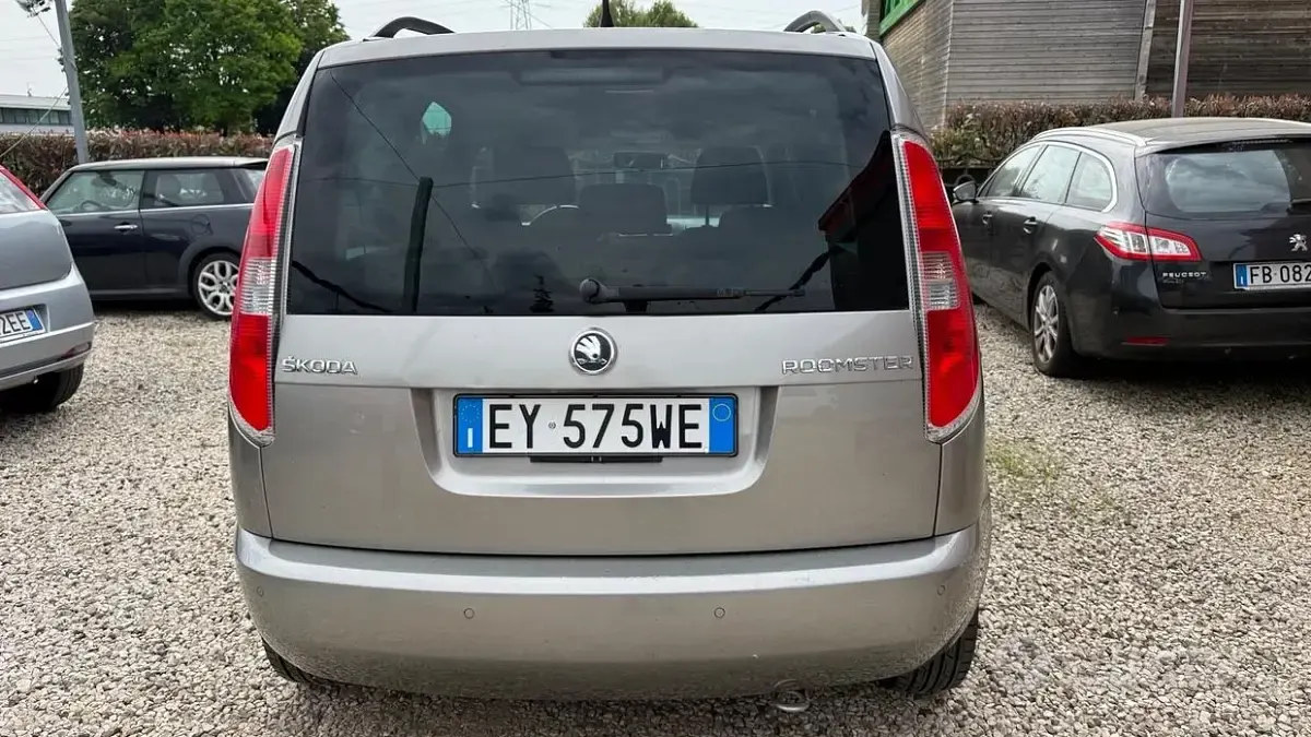 Usata Skoda Roomster Ambition 90 CV (66 kW) 2015 Grigio Monovolume