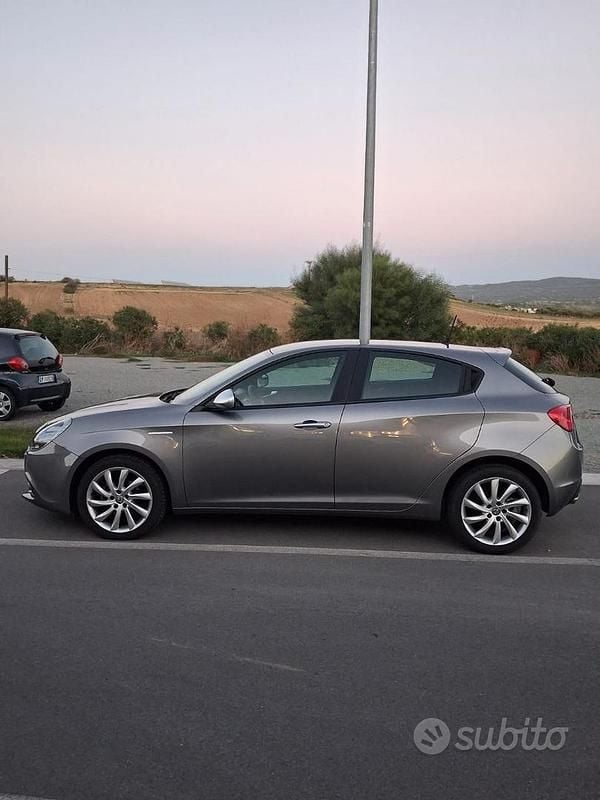 Usata Alfa Romeo Giulietta Super 120 CV (88 kW) 2018 Grigio Berlina