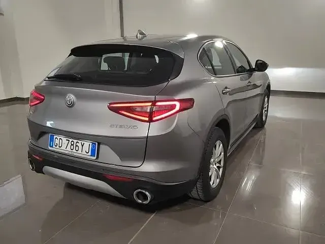 Usata Alfa Romeo Stelvio Business 190 CV (139 kW) 2021 Grigio stromboli met. SUV