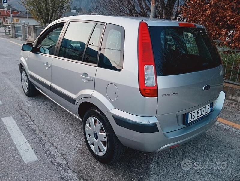 Usata Ford Fusion Titanium 68 CV (50 kW) 2008 Grigio Utilitaria