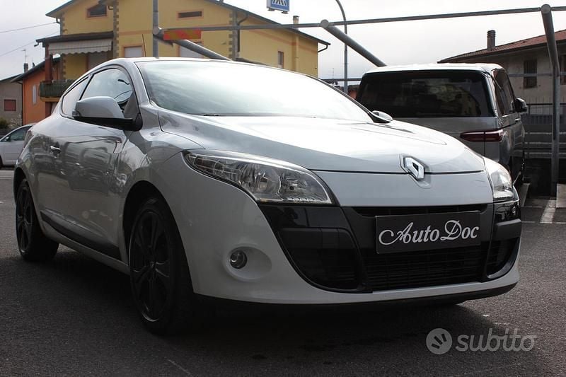 Usata Renault Mégane Coupé Luxe 110 CV (80 kW) 2010 Bianco Coupé