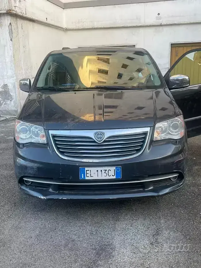 Usata Lancia Voyager 163 CV (119 kW) 2012 Monovolume