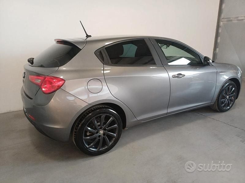 Usata Alfa Romeo Giulietta Super 105 CV (77 kW) 2015 Grigio Utilitaria