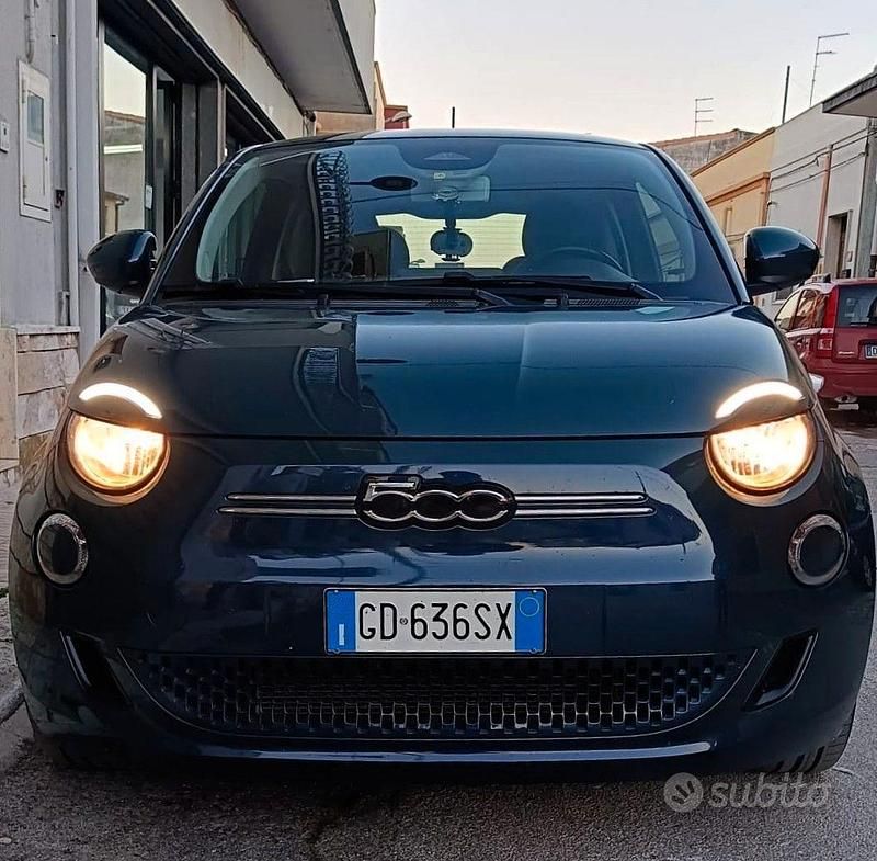 Usata Fiat 500e Icon 86 kW (117 CV) 2020 Blu Berlina