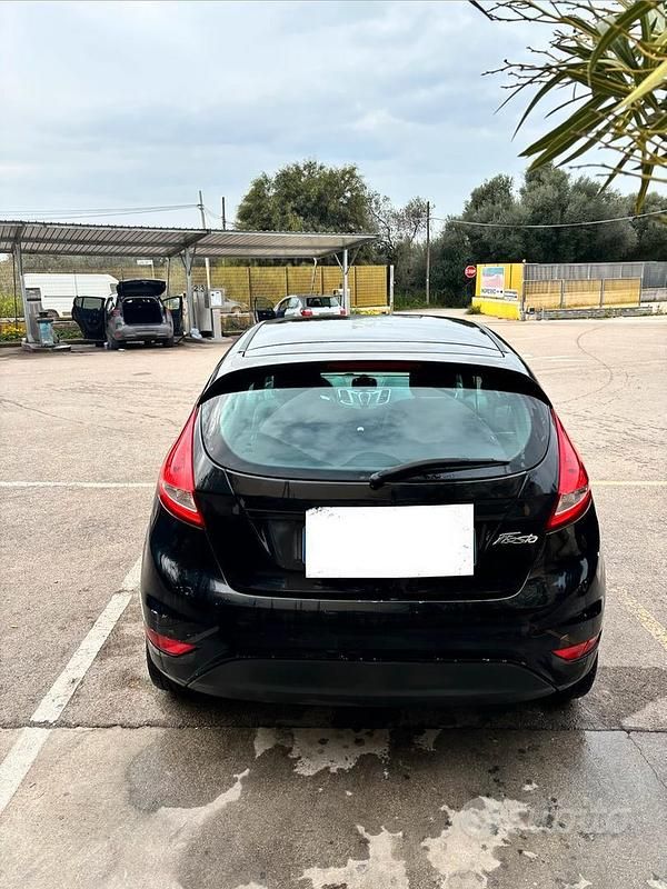 Usata Ford Fiesta Business Edition 70 CV (51 kW) 2011 Nero Utilitaria