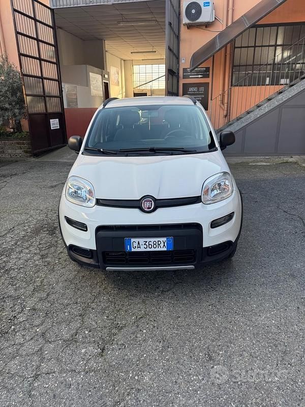 Usata Fiat Panda 4x4 S 84 CV (61 kW) 2020 Bianco Utilitaria
