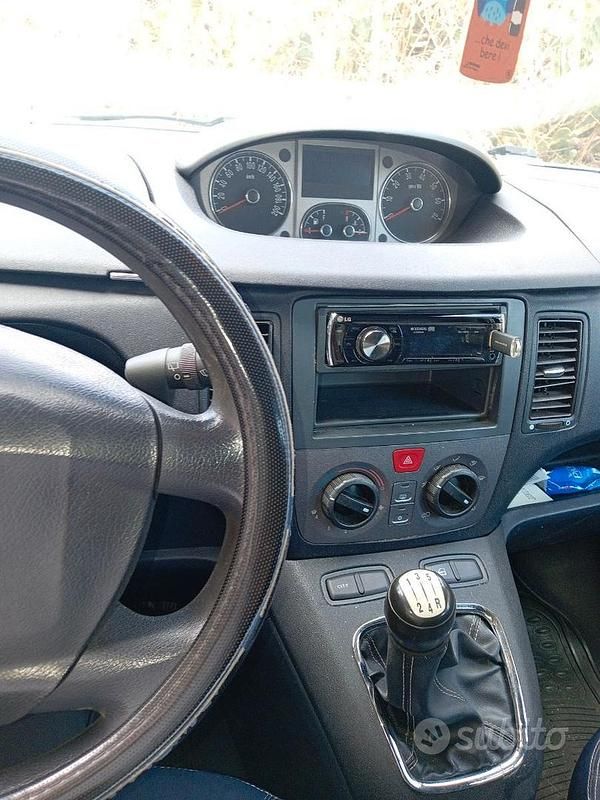 Usata Lancia Musa 90 CV (66 kW) 2009 Grigio Monovolume