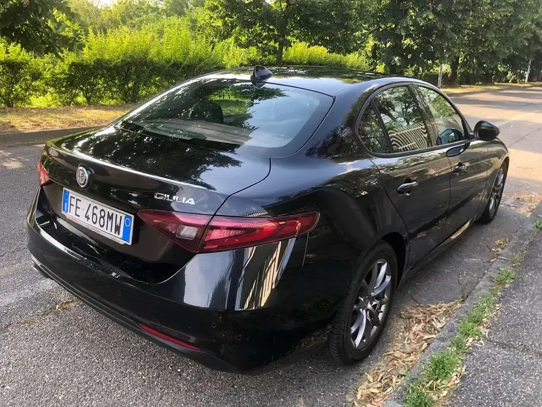 Usata Alfa Romeo Giulia Business 150 CV (110 kW) 2016 Nero Berlina