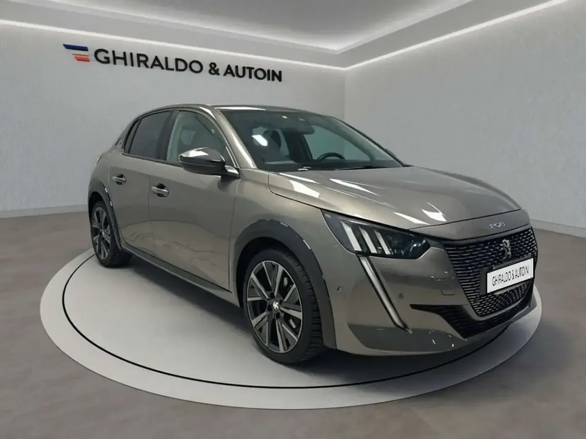 Usata Peugeot 208 GT 101 CV (74 kW) 2023 Grigio Utilitaria