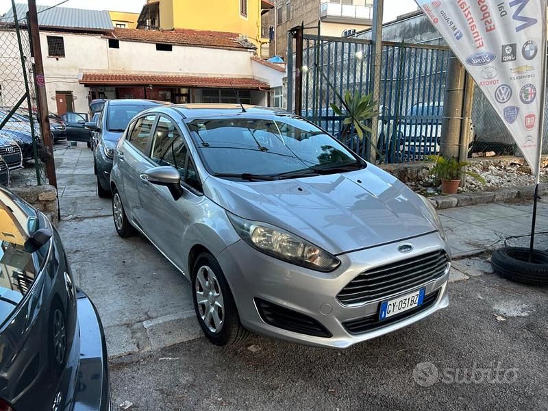 Usata Ford Fiesta Business Edition 96 CV (70 kW) 2014 Grigio Utilitaria