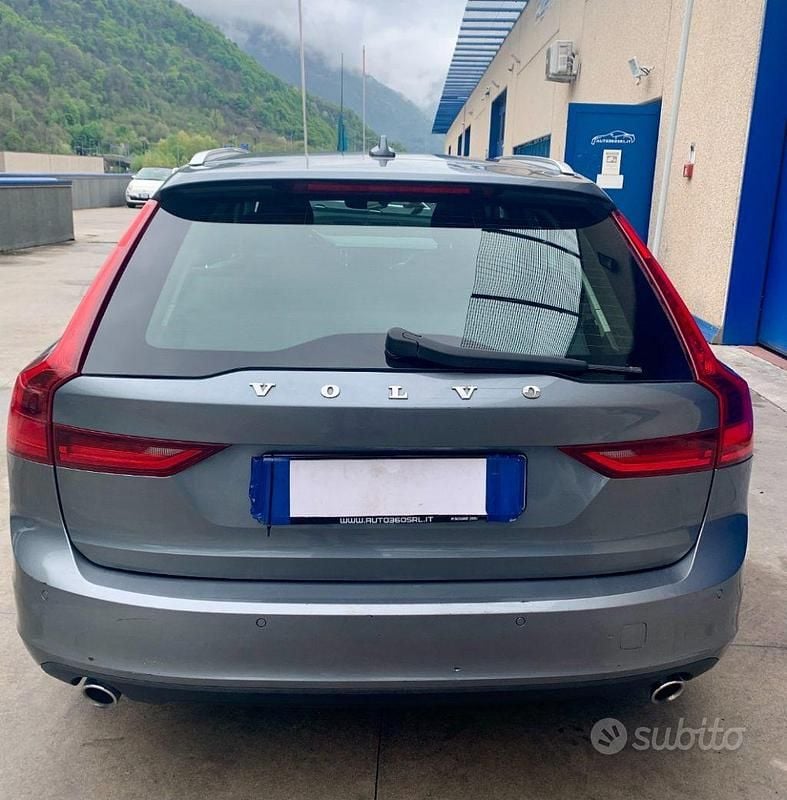 Usata Volvo V90 Momentum 190 CV (139 kW) 2016 Antracite metallizzato Station wagon
