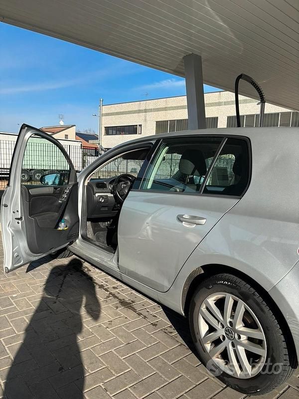 Usata VW Golf VI 140 CV (102 kW) 2010 Grigio Utilitaria