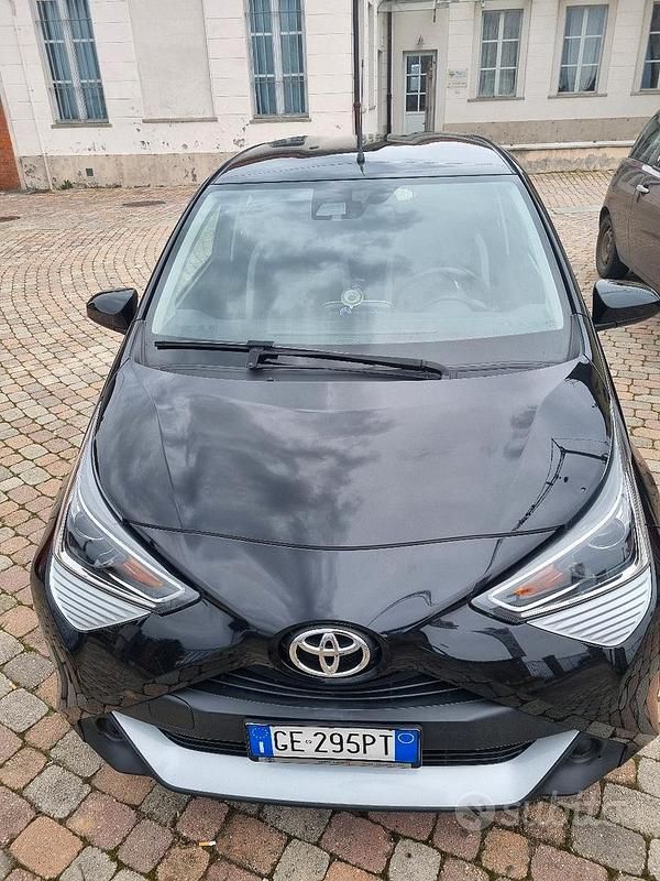 Usata Toyota Aygo Connect Style 72 CV (52 kW) 2021 Nero Utilitaria