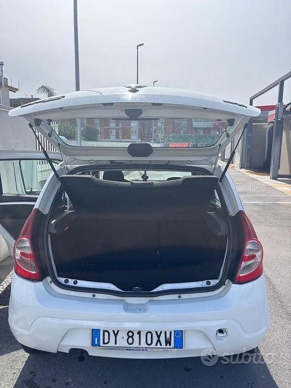 Usata Dacia Sandero 2009 Bianco SUV