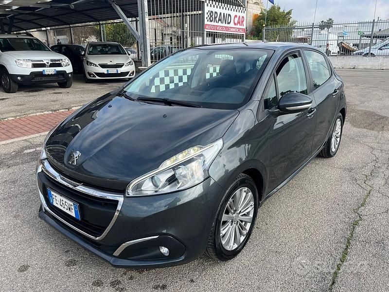 Usata Peugeot 208 Allure 74 CV (54 kW) 2016 Grigio Utilitaria