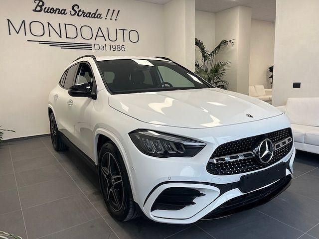 Usata Mercedes GLA200 150 CV (110 kW) 2024 Bianco SUV
