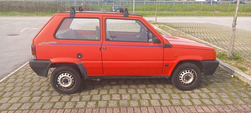 Usata Fiat Panda Young 34 CV (25 kW) 1990 Rosso Berlina