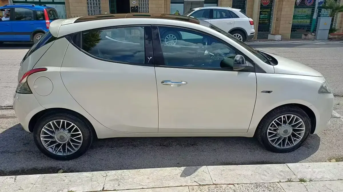 Usata Lancia Ypsilon 95 CV (69 kW) 2011 Giallo Utilitaria
