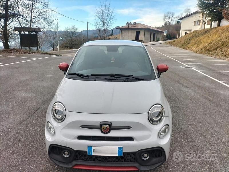 Usata Abarth 695 180 CV (132 kW) 2023 Grigio Utilitaria
