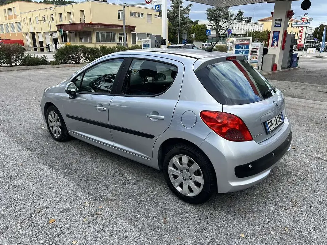 Usata Peugeot 207 68 CV (50 kW) 2007 Berlina
