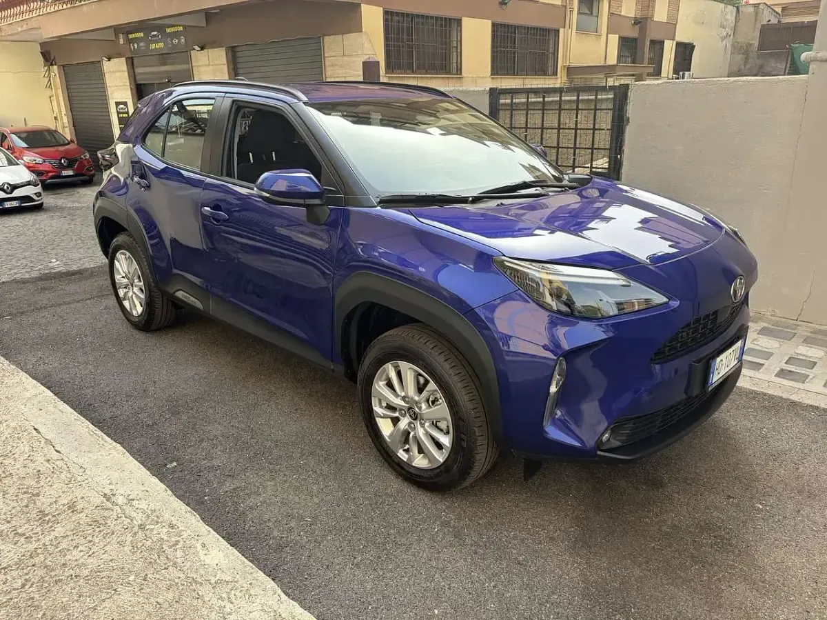 Usata Toyota Yaris Cross Trend 92 CV (67 kW) 2026 Blu/azzurro SUV