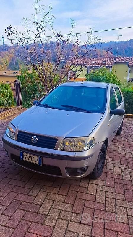 Grigio Usata 2006 Fiat Punto Due volumi | 850 € (Super prezzo) - Immagine 1/4