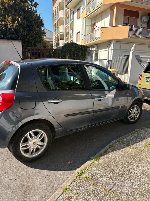 Usata Renault Clio II 2007 Grigio Berlina