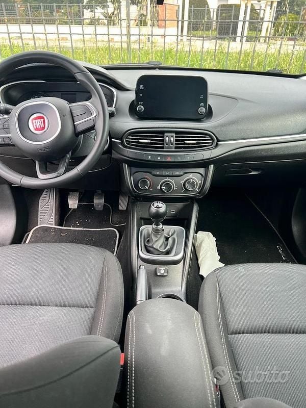 Usata Fiat Tipo 120 CV (88 kW) 2019 Grigio Station wagon