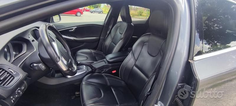 Usata Volvo V40 150 CV (110 kW) 2016 Grigio Berlina
