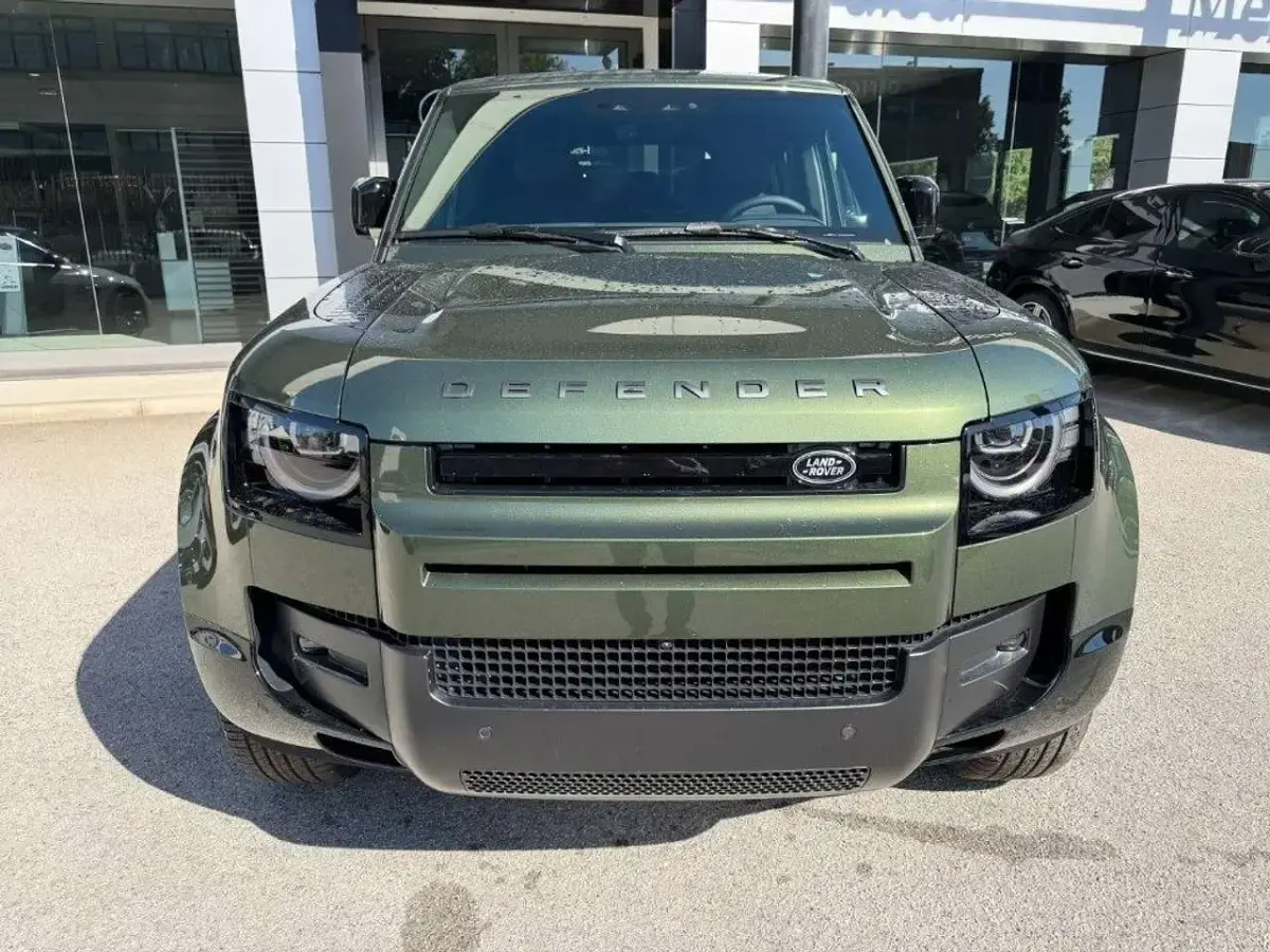 Nuova Land Rover Defender SE Dynamic 200 CV (147 kW) 2026 Patagonia green SUV