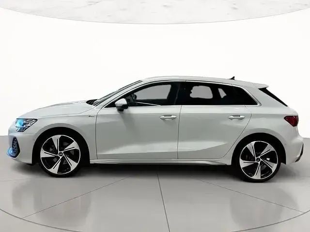 Usata Audi A3 S-Line 150 CV (110 kW) 2025 2y bianco ghiacciaio metallizzato Berlina