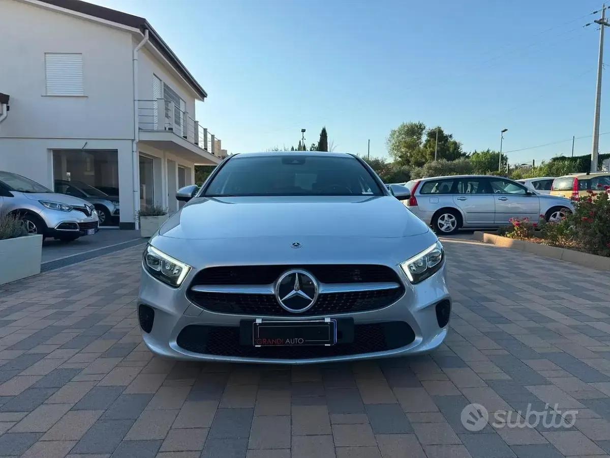 Usata Mercedes A200 150 CV (110 kW) 2021 Grigio Berlina