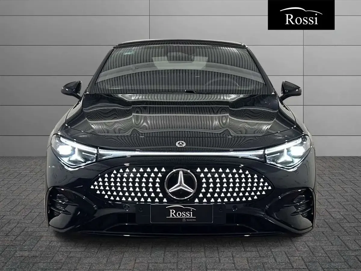 Nuova Mercedes CLA 250+ 200 kW (272 CV) 2026 Vernice nero cosmo Berlina